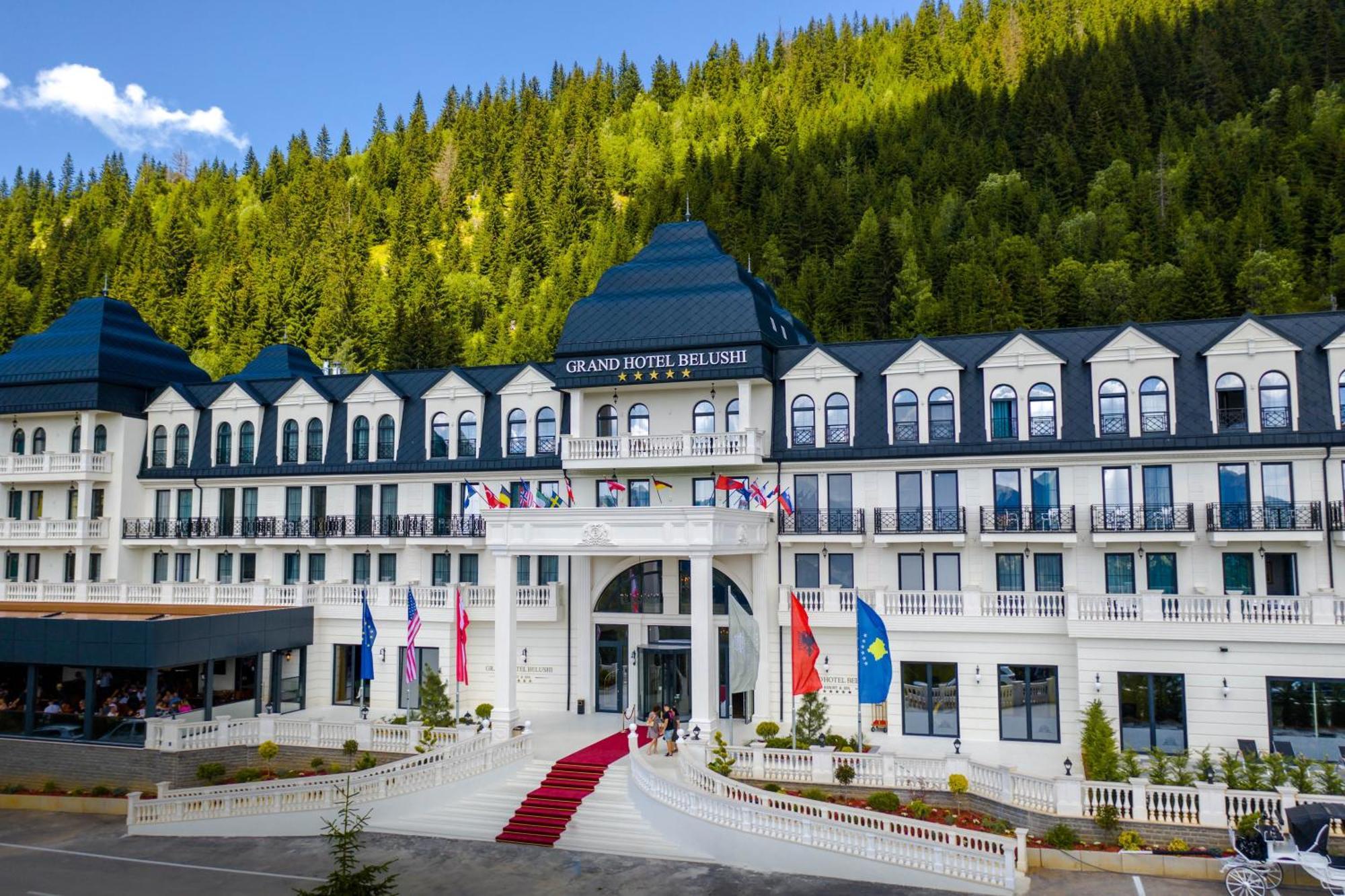Grand Hotel Belushi Boge Екстериор снимка