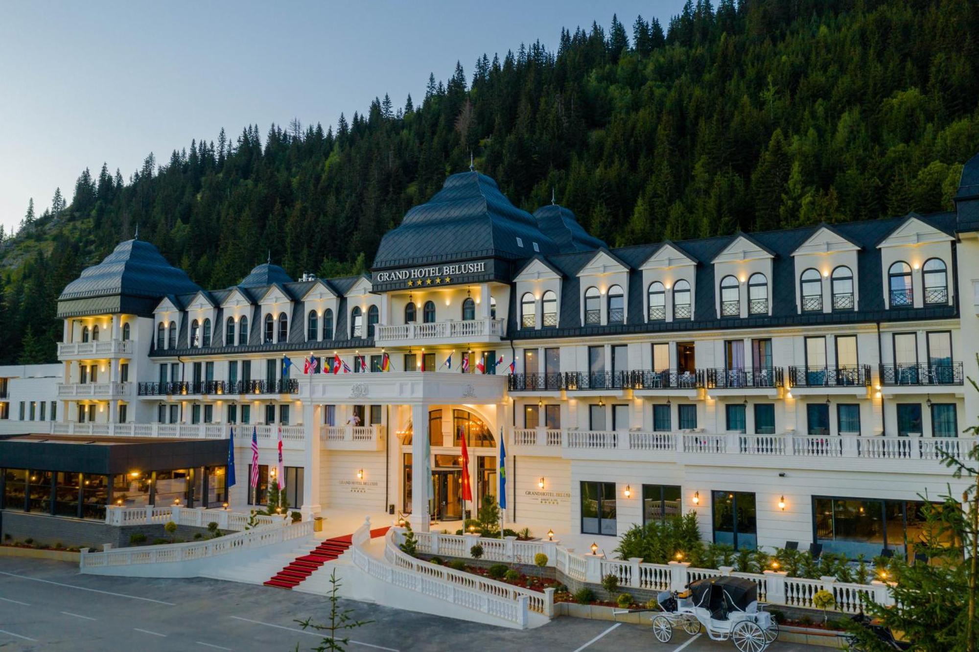Grand Hotel Belushi Boge Екстериор снимка