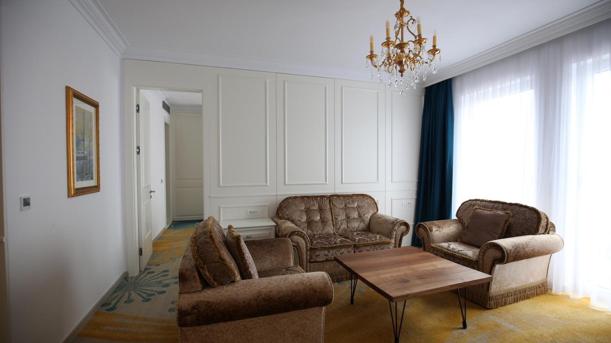 Grand Hotel Belushi Boge Екстериор снимка