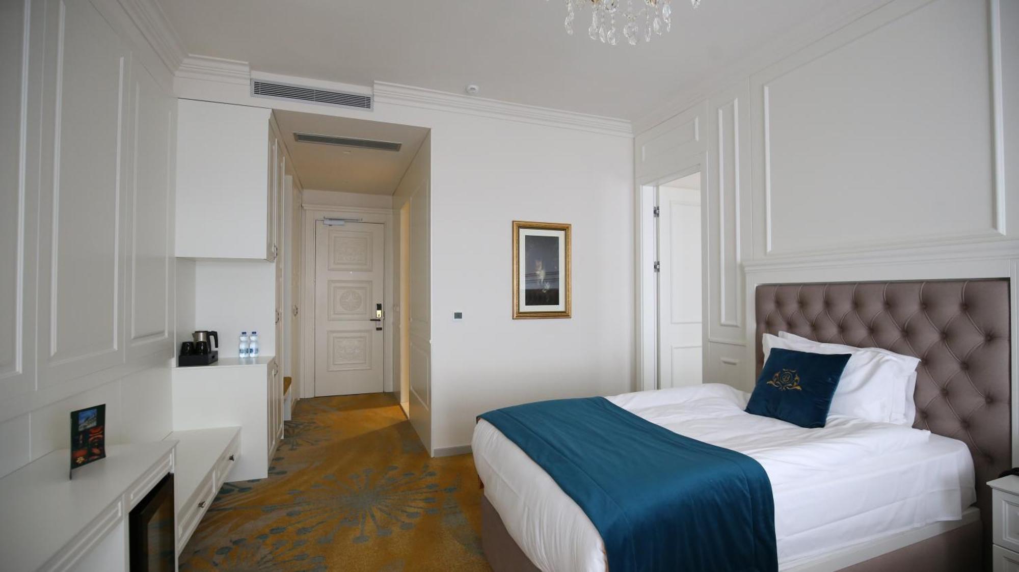 Grand Hotel Belushi Boge Екстериор снимка