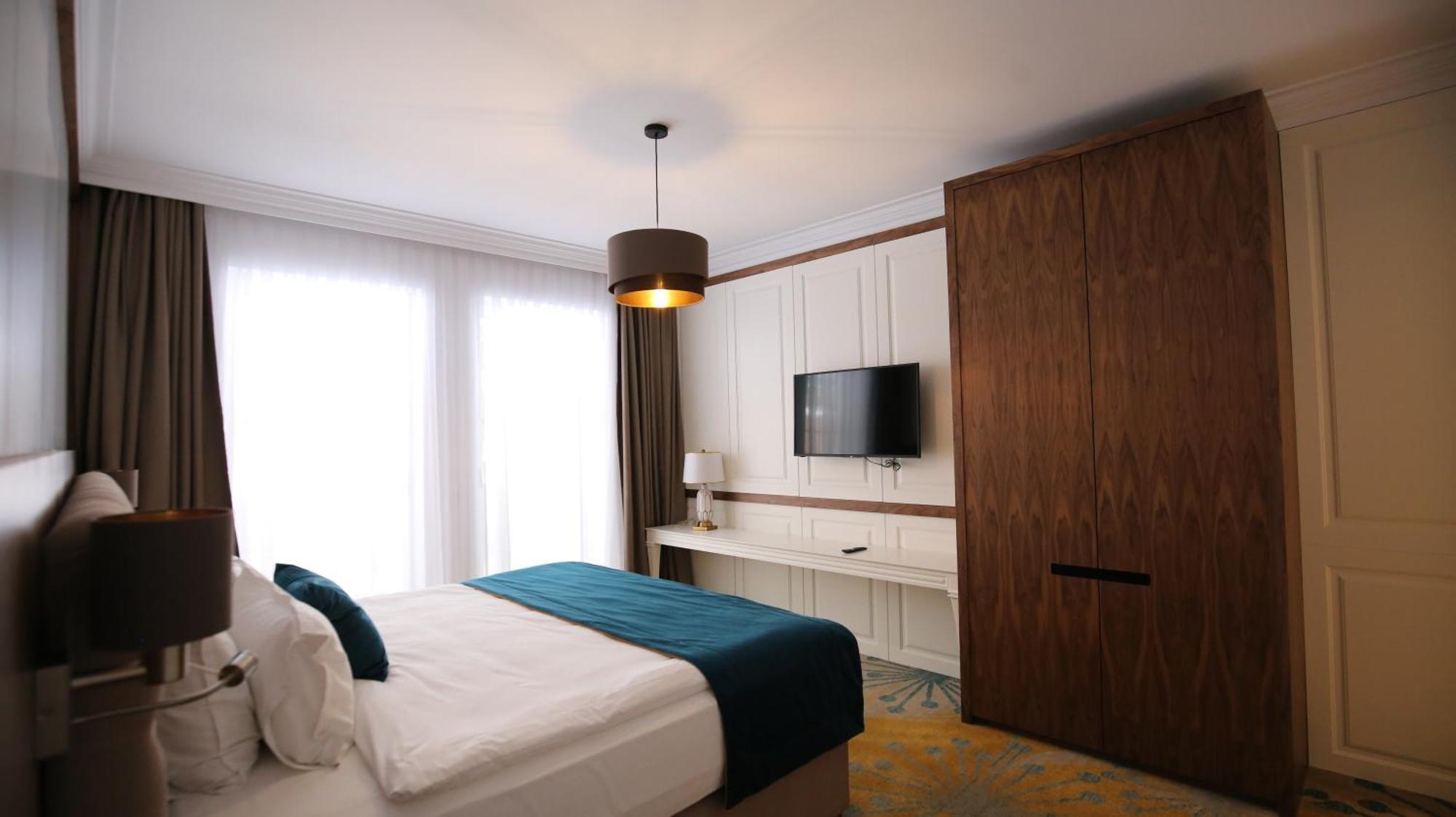 Grand Hotel Belushi Boge Екстериор снимка