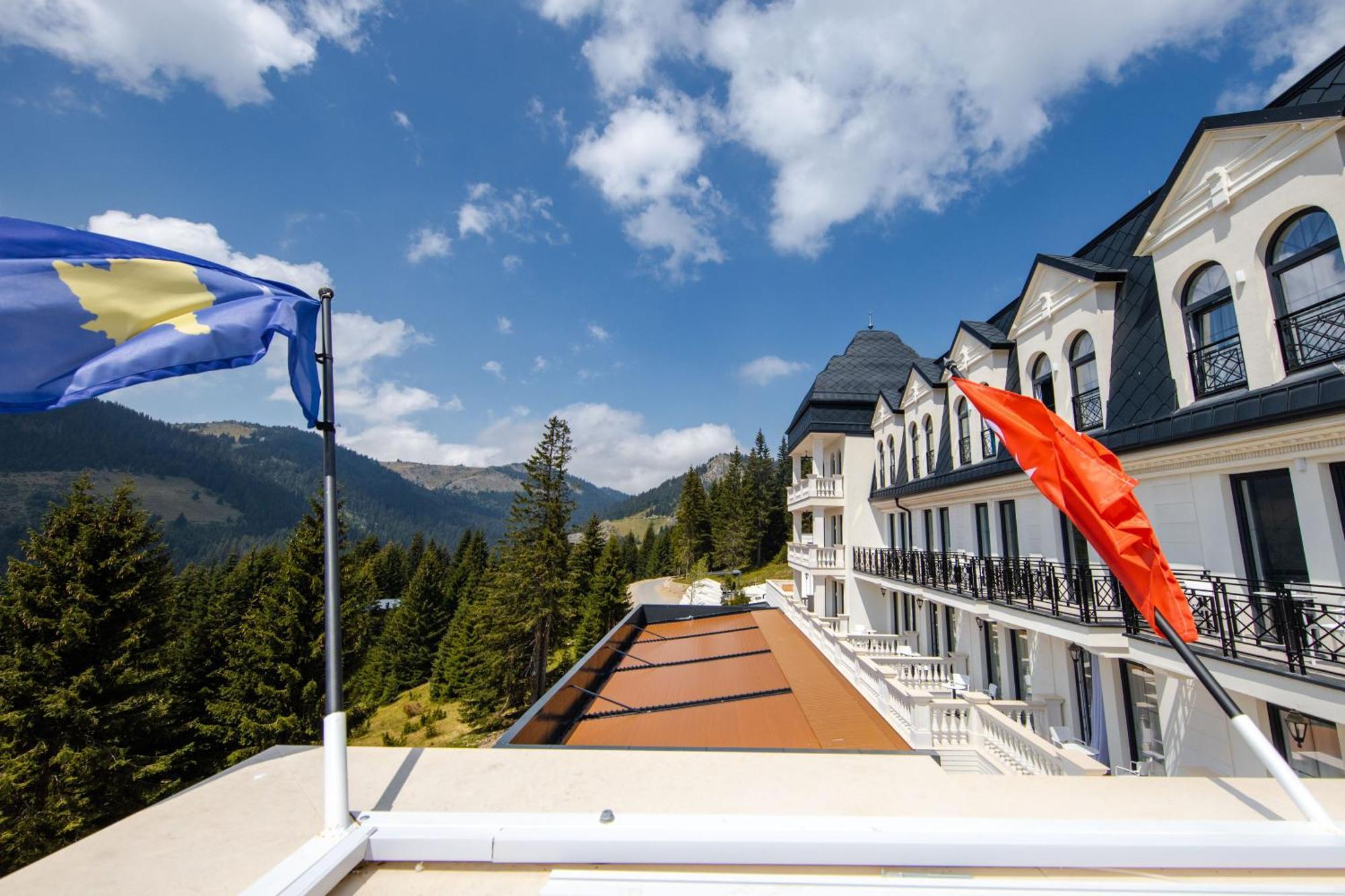 Grand Hotel Belushi Boge Екстериор снимка