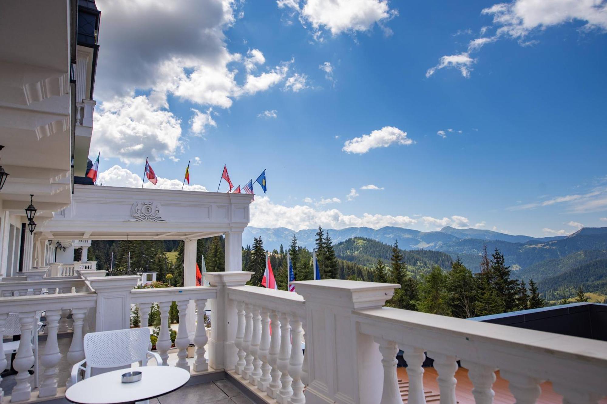 Grand Hotel Belushi Boge Екстериор снимка
